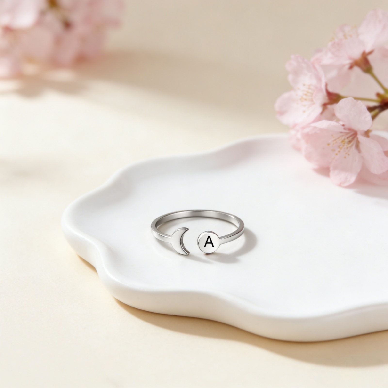 خاتم مخصص بالأحرف الأبجدية من  - مراجعة Initial Ring Custom وسعره